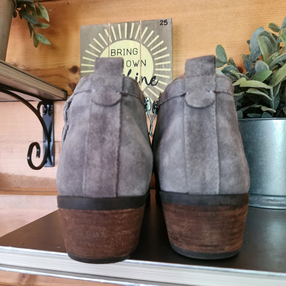 Michael Michael Shannon Piper Boots Gray Suede Leather Laser Cut Ankle Sz 7.5‎ M
